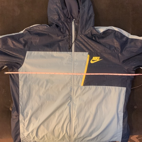 Gently used Nike windbreaker with hood - Size 2XL - Picture 8 of 12